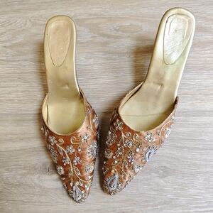 Vintage 50s Embroidered and Beaded Pointed-Toe Mule - Gold-Tan